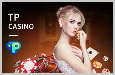 Bàn chơi Poker với các quân bài và chip cược